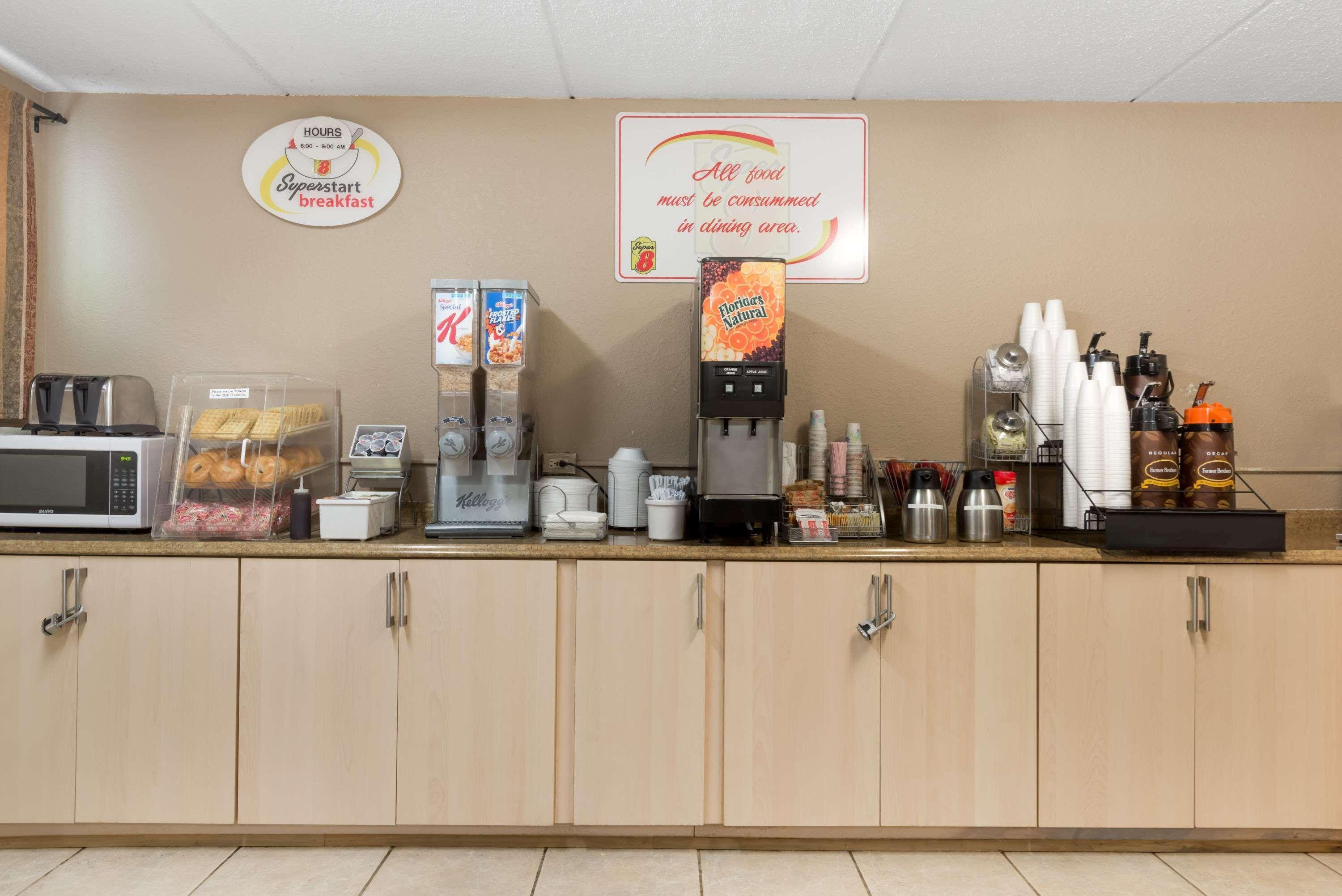 Motel Super 8 By Wyndham Danbury Extérieur photo