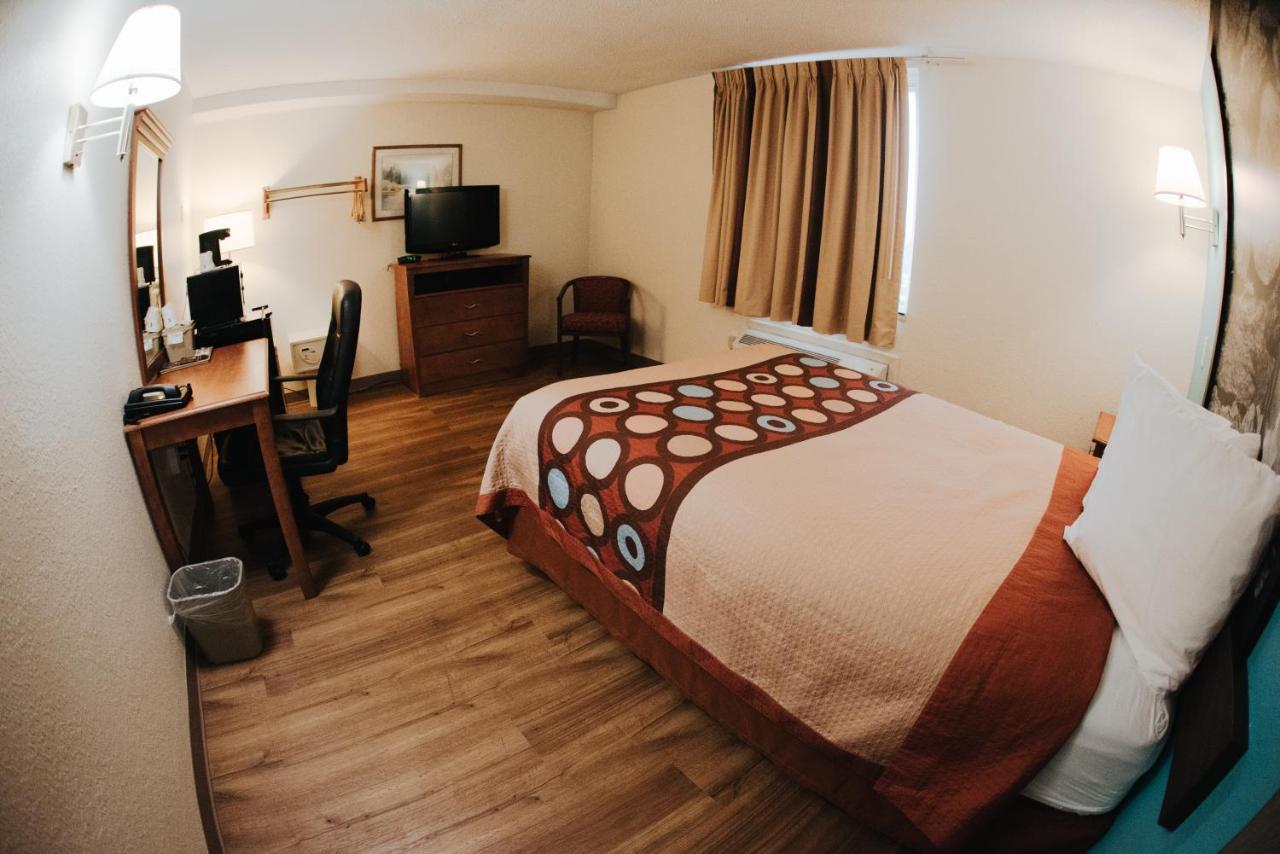 Motel Super 8 By Wyndham Danbury Extérieur photo